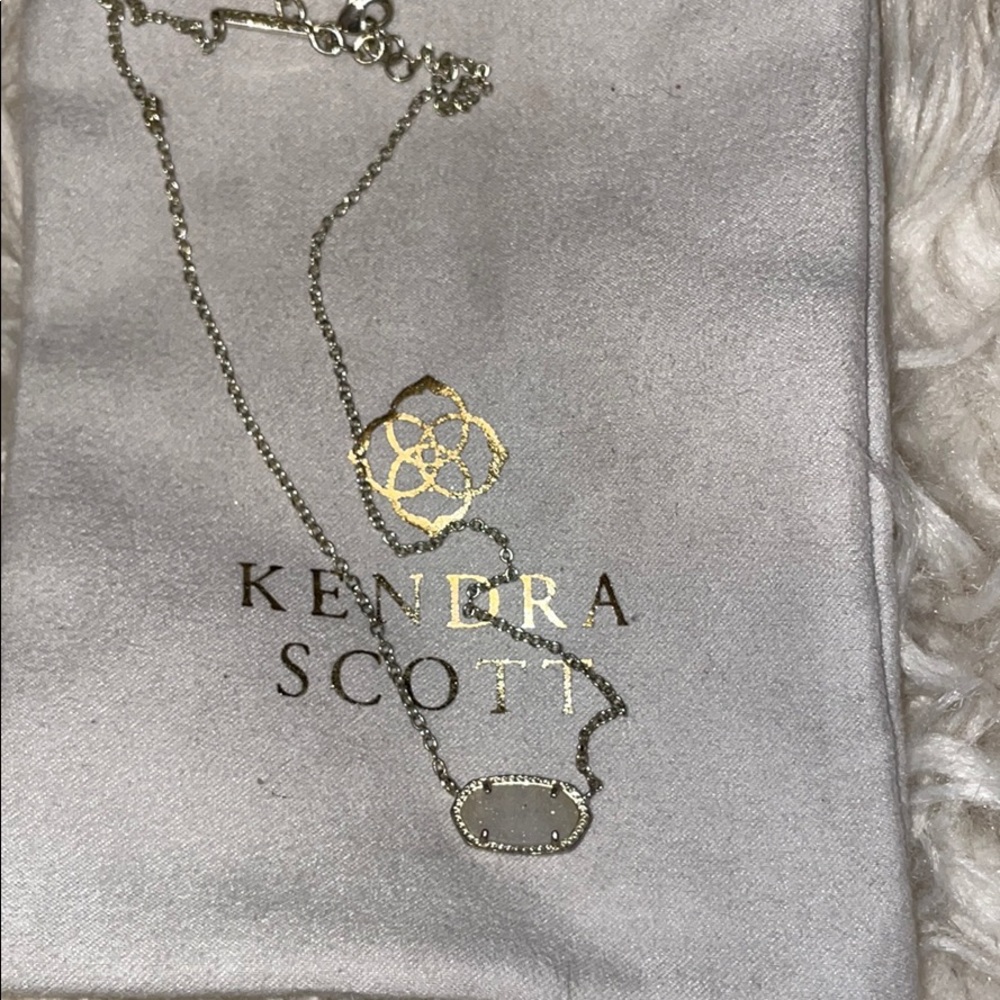 Kendra Scott pendant necklace